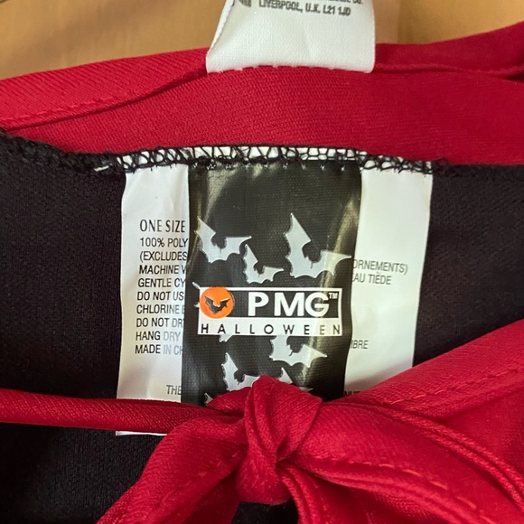 Rubies Blood red cape + Black PMG witch gown. Perfect for any costume affair. - Picture 10 of 11